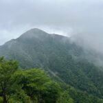 臼ヶ岳。蛭ヶ岳の山頂が見えた！　だが、ここから更に下る