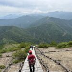 連なる山々を観ながらも気を付けて下山