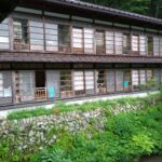 歴史を感じさせる木造