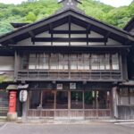 赤いポストが良く似合う