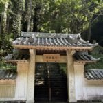 登山の途中、里見八犬伝の伝説の地「伏姫籠穴」に立ち寄る