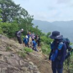 樹林帯を抜けて稜線に