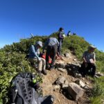 御舎利山の手間で一休み