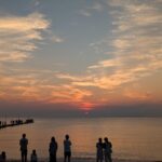 多田良北浜海水浴場にあるロケ地で有名な岡本桟橋、明日はSUPで越えてゆく。