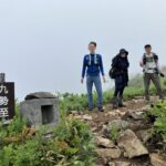 ガスの中、ようやく九勢至に。山頂までもう一息