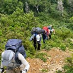 爆風の中、妙法山への急登を登る！