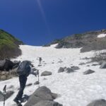 ヒルバオ雪渓を登る。もうすぐ夏道取付き