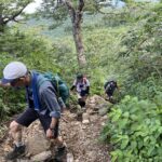 核心部のもちが壁付近。急な岩ゴロゴロの登山道を無心に登る！