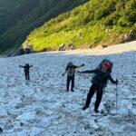 剱沢雪渓登り。長次郎谷出合付近