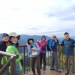 高取山にも山頂に展望台が。宮ケ瀬湖をバックに1枚