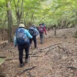 最初のピーク、革籠石山を目指し登山開始