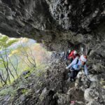 大岩壁のバンド部分を登る