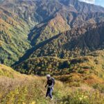 紅葉の海へダイブするように下る！