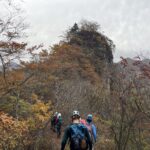 前方にコブのような岩山が！