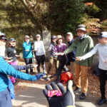 栄えある山行記の書き手はくじ引きで選出。ピンクを引いて見事、当たり~