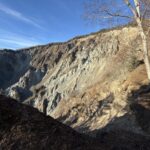 山頂直下からものの見事にえぐり取られた、大迫力のナナイタガレ