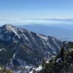 真っ青な空に連なる山並み、贅沢な景色