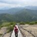 連なる山々を観ながらも気を付けて下山